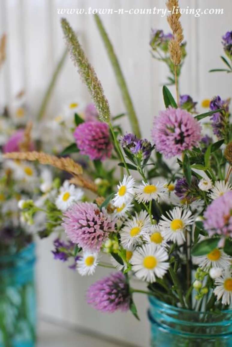 6. As flores de campo s&atilde;o &oacute;timos presentes, &oacute;timas formas de presentear as pessoas. Foto de Town n Country Living