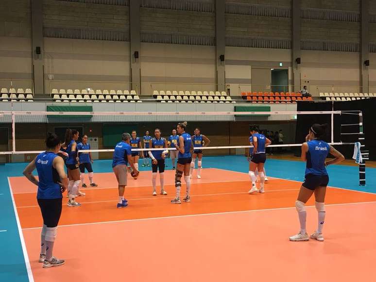 Seleção brasileira feminina de vôlei treina em Nagoya para a segunda fase do Mundial