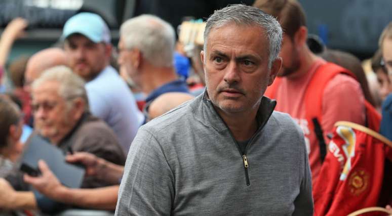 Scholes diz que manteria Mourinho, mas pede reação do treinador (Foto: AFP/LINDSEY PARNABY)
