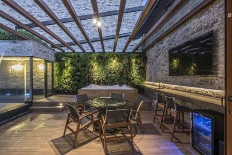 31. Jardim vertical em parede externa. Projeto de Andr&eacute;a Buratto