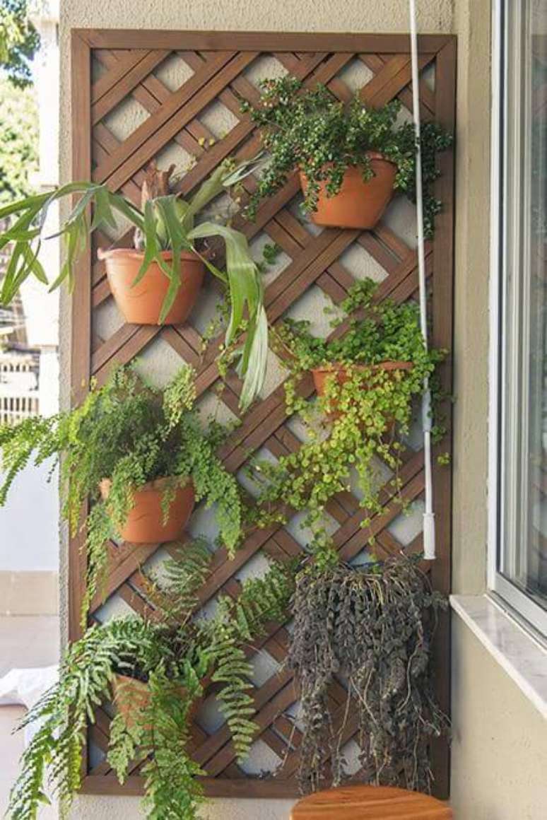 62. Jardim vertical em treli&ccedil;a de madeira. Projeto de Casa Aberta