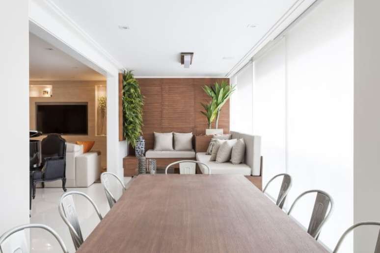 48. Varanda gourmet clean com jardim vertical. Projeto de Mariana Luccisano