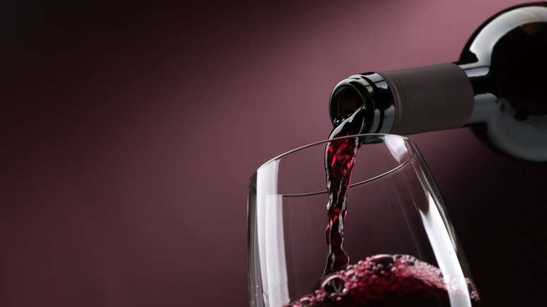 Parar de beber ajudar a reavaliar a relação com o álcool e a beber menos no futuro, dizem cientistas