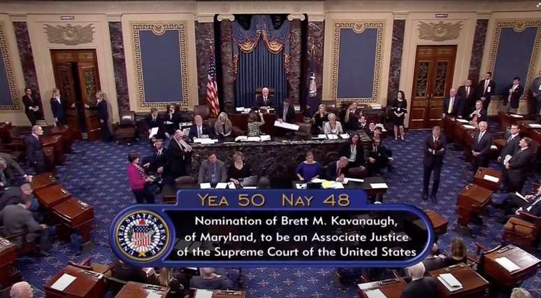 Imagem da transmiss&atilde;o com o resultado final da vota&ccedil;&atilde;o no Senado dos EUA que confirmou a nome&ccedil;&atilde;o de Brett Kavanaugh &agrave; Suprema Corte norte-americana 06/10/2018 TV Senado via REUTERS