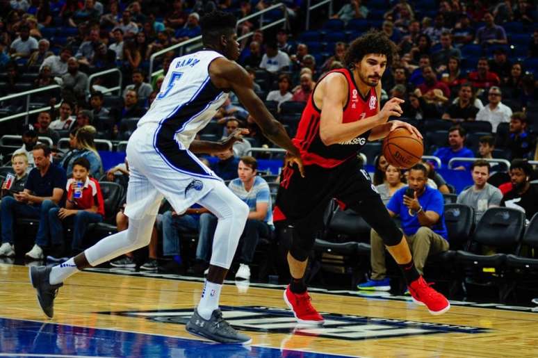 FOMOS EM UM JOGO DE BASQUETE NOS ESTADOS UNIDOS - ORLANDO MAGIC