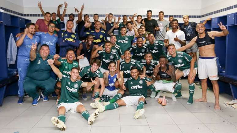 Garotos do time sub-20 comemoram a vaga na final após eliminar o Fluminense (Foto: Fabio Menotti/Ag. Palmeiras)