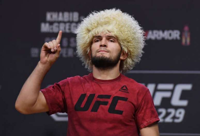 Nurmagomedov sucede a McGregor: russo dominou por completo o