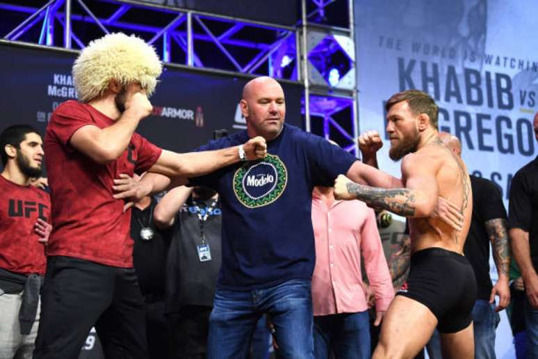 Khabib Nurmagomedov conquista primeiro cinturão da Rússia no UFC