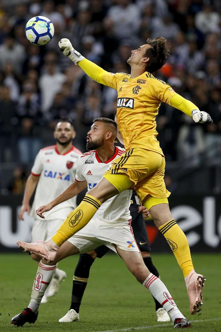 César em lance contra Corinthians