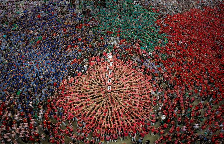 Competi&ccedil;&atilde;o de torres humanas em Tarragona, na Espanha 07/10/2018 REUTERS/Albert Gea