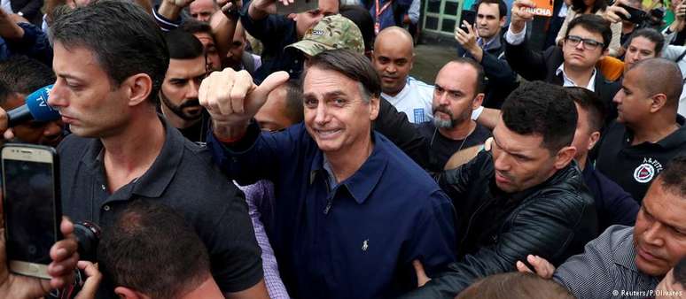 Jair Bolsonaro após depositar o seu voto no Rio de Janeiro