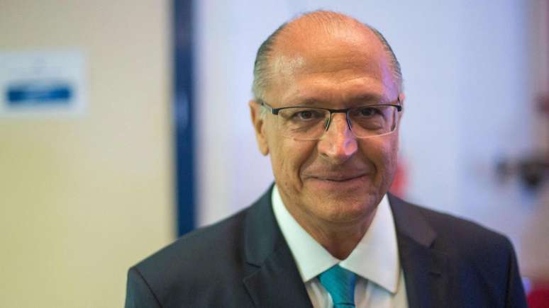 Pouco conhecido fora de São Paulo, Alckmin padeceu por não representar 'o novo'