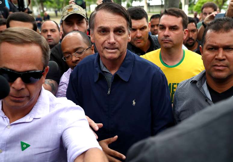 Candidato do PSL à Presidência, Jair Bolsonaro, chega para votar no Rio de Janeiro 07/10/2018 REUTERS/Pilar Olivares 