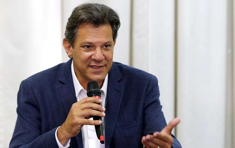 Candidato à Presidência pelo PT, Fernando Haddad, dá entrevista coletiva em Curitiba
08/10/2018
REUTERS/Rodolfo Buhrer