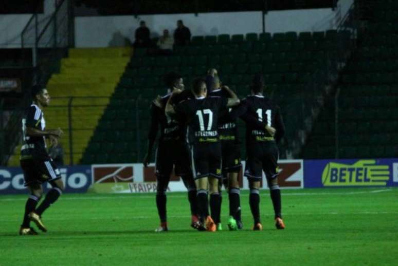 Figueirense não vence desde julho no Campeonato Brasileiro (Foto: Figueirense Divulgação)