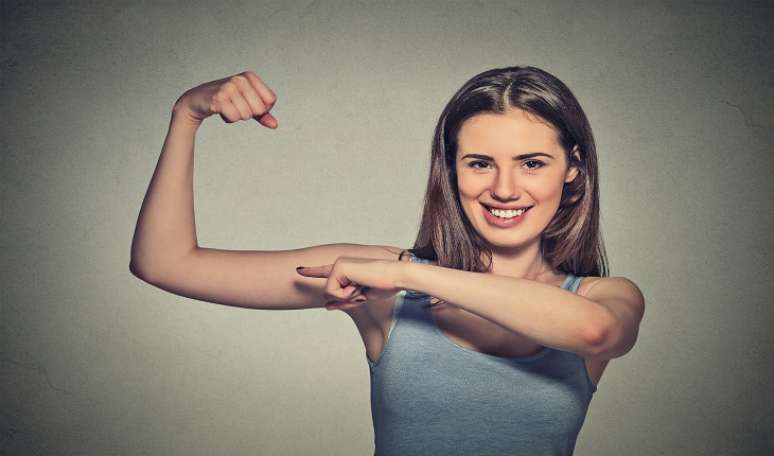 NÃO SE DEVE TREINAR O MESMO GRUPO MUSCULAR EM DIAS SEGUIDOS Verdade. O intervalo de descanso entre um grupo muscular e outro deve ser respeitado. O objetivo disso é evitar lesões e recuperar o grupo muscular trabalhado para o próximo treino com dias alternados. 