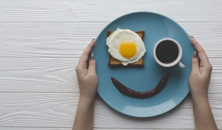 4. Aposte no OVO no café da manhã. Um ovo grande tem 19,4% da vitamina A e 12% da quantidade diária de proteína recomendada a um homem. E o melhor, ele sacia, contribuindo para a perda de peso.
 