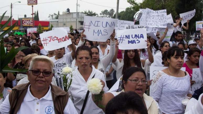 Moradores de Ecatepec, no M&eacute;xico, foram &agrave;s ruas protestar contra o assassinato de mulheres