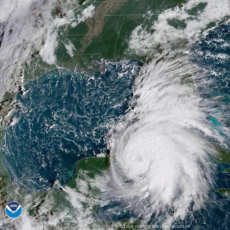 Passagem do furacão Michael sobre o Golfo do México 08/10/2018 Cortesia da Administração Nacional Oceânica e Atmosférica dos EUA/Divulgação via Reuters
