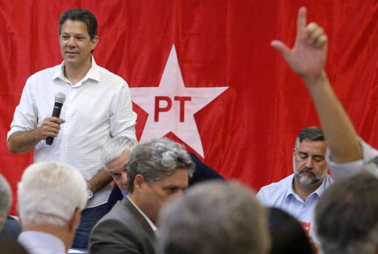 Candidato do PT à Presidência, Fernando Haddad, participa de reunião da Executiva do PT, em São Paulo
09/10/2018
REUTERS/Amanda Perobelli
