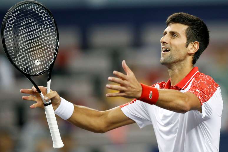 Novak Djokovic derrota Jeremy Chardy em Xangai