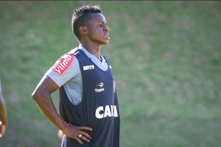 Cazares sentiu dores na coxa esquerda pouco antes da equipe embarcar para Chapecó, na última rodada- (Foto: Bruno Cantini/Atlético-MG)