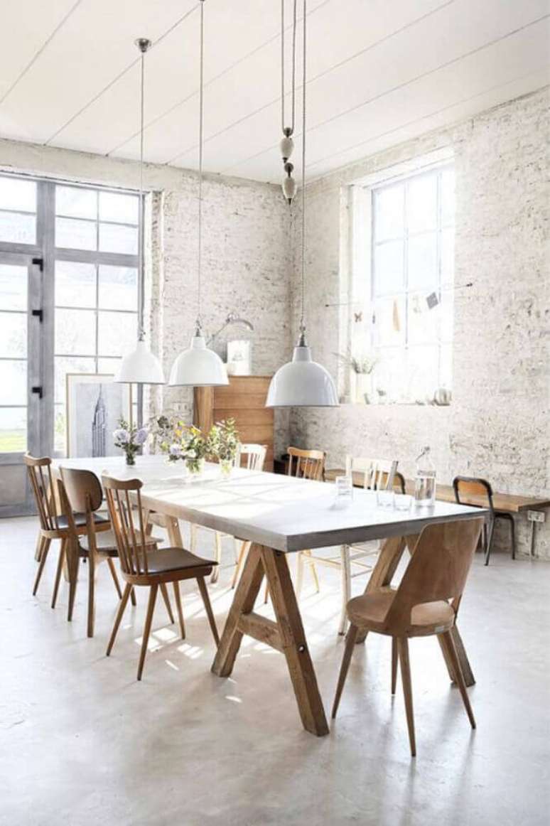 51. Invista em uma decoração com modelos diferentes de cadeiras para sala de jantar modernas – Foto: Archzine