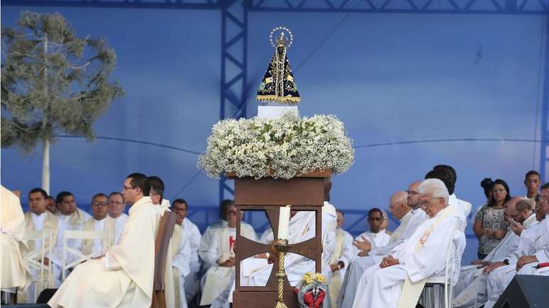 Nossa Senhora Aparecida é o nome que acabou sendo dado a uma imagem de Nossa Senhora da Conceição encontrada 301 anos atrás