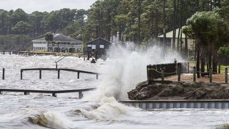 O governador da Flórida, Rick Scott, alertou os moradores do estado: 'Esta tempestade pode matá-los'