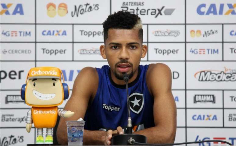 Matheus Fernandes tem sido frequentemente titular da equipe botafoguense (Foto: Vitor Silva / SS Press / BFR)