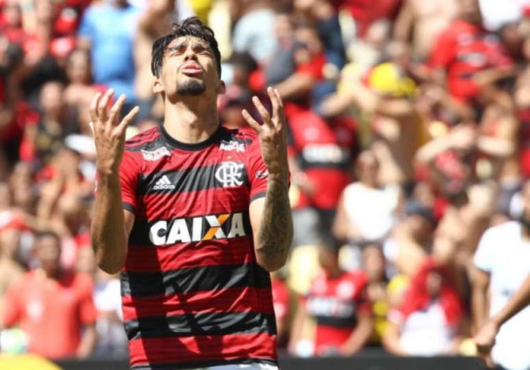 Confira imagens de Paquetá com a camisa do Flamengo