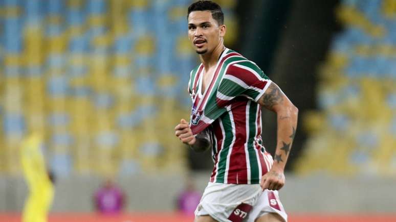 Luciano marcou o quarto gol do Fluminense contra o Paraná (Foto: LUCAS MERÇON / FLUMINENSE F.C.)