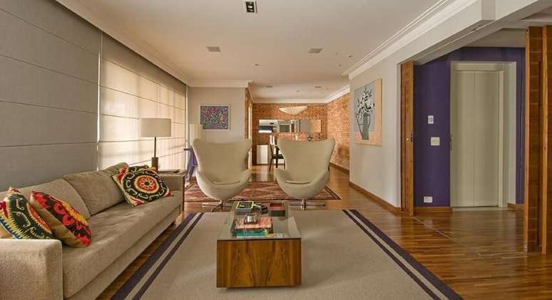 5. As poltronas girat&oacute;rias usadas na &ldquo;divis&atilde;o&rdquo; dos ambientes pode ser usada de ambos os lados. Projeto de Diptico