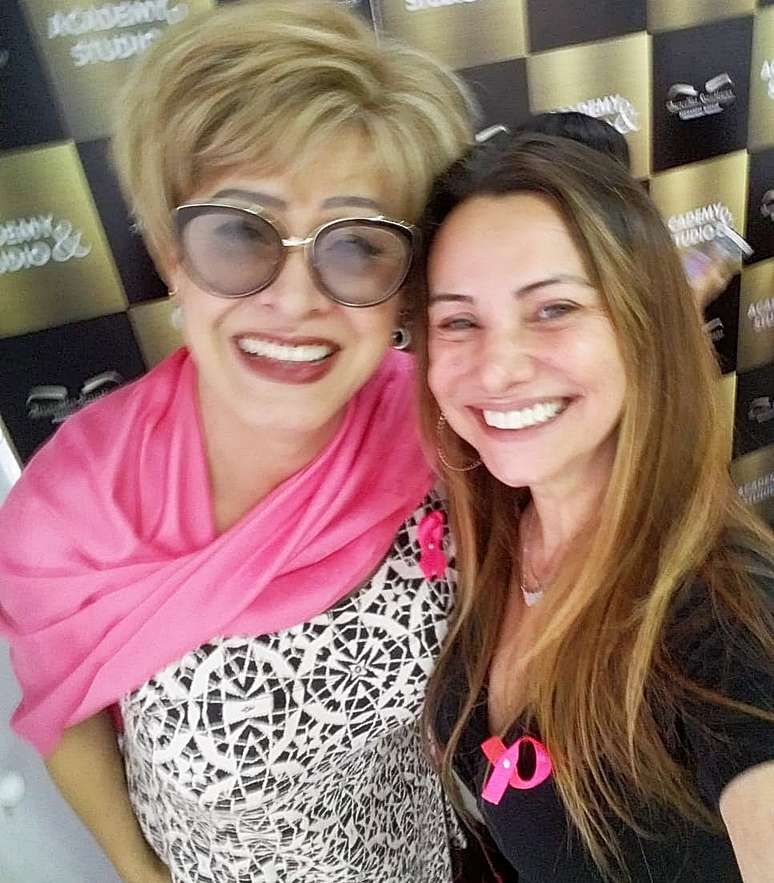 Nany People com a apresentadora e voluntária Flávia Feola