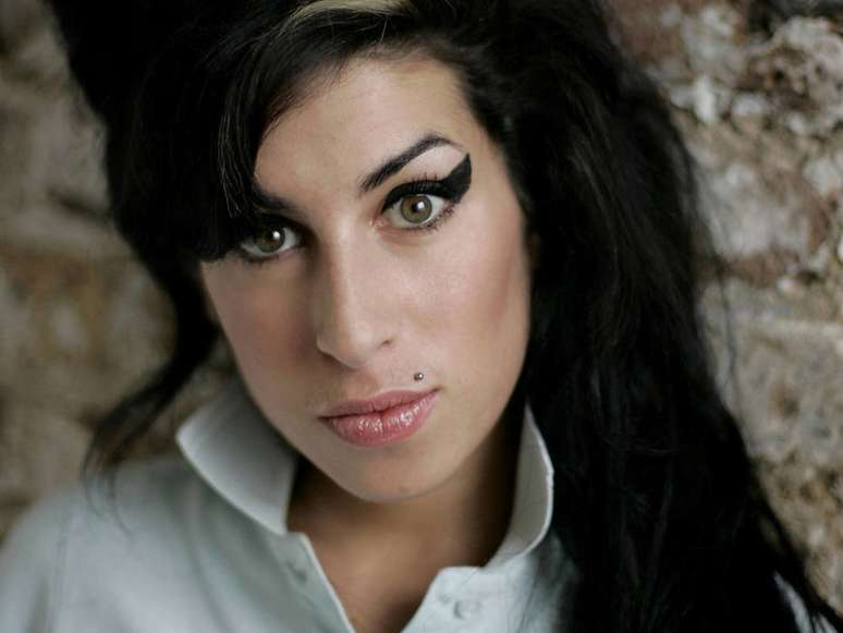 Momentos de Amy Winehouse - Cantora inspira o documentário 'Amy', dirigido por Asif Kapadia, vencedor do Oscar de melhor documentário em 2016; filme está no Netflix, está esperando o quê? Veja a seguir 10 momentos da vida e da obra da artista.