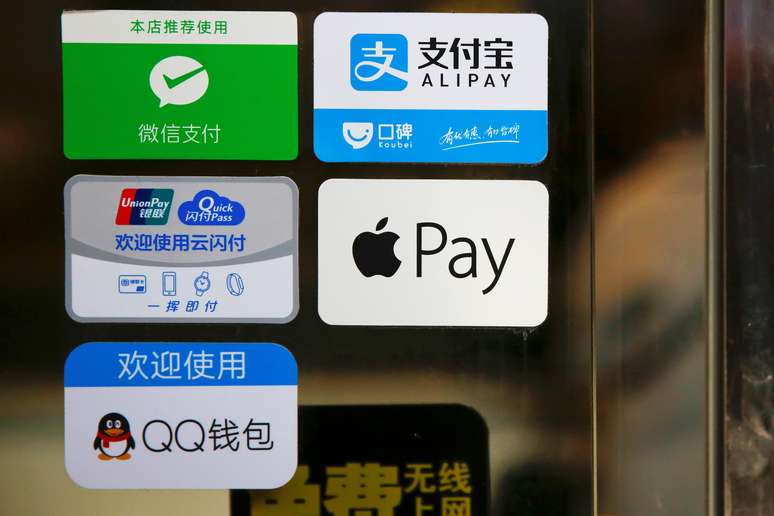Logo do Alipay, WeChat Pay, Apple Pay e outros aplicativos de pagamento em restaurante de Pequim, China
13/01/2017 REUTERS/Damir Sagolj