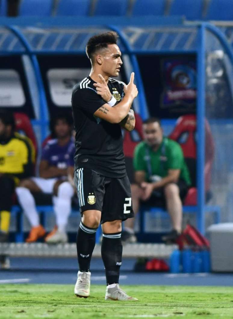 Lautaro Mart&iacute;nez comemora gol da Argentina 
 11/10/2018     REUTERS/Waleed Ali 