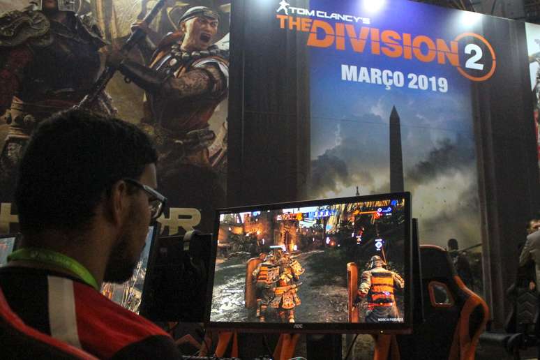 O jogo The Division 2, que deve ser lançado em 2019, está aberto para testes do público na BGS 2018; o game se passa em um futuro distópico, na cidade de Washington, nos EUA