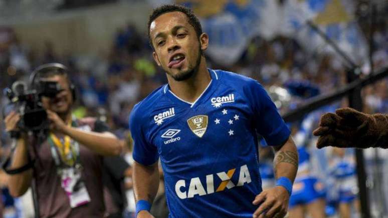 Rafinha venceu a maioria dos duelos com Romero e Fagner no lado direito do campo- Washington Alves/Lightpress/Cruzeiro