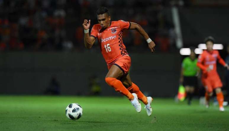 Mateus Castro tem 11 gols na Segunda Divisão do Japão (Foto: Divulgação / Omiya Ardija)