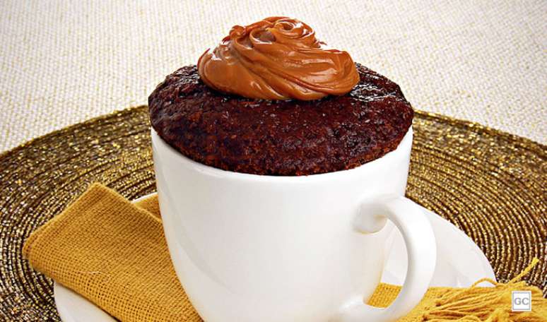 3. Bolo de caneca de chocolate e doce de leite: a combinação dessas duas delícias deixam tudo ainda melhor 