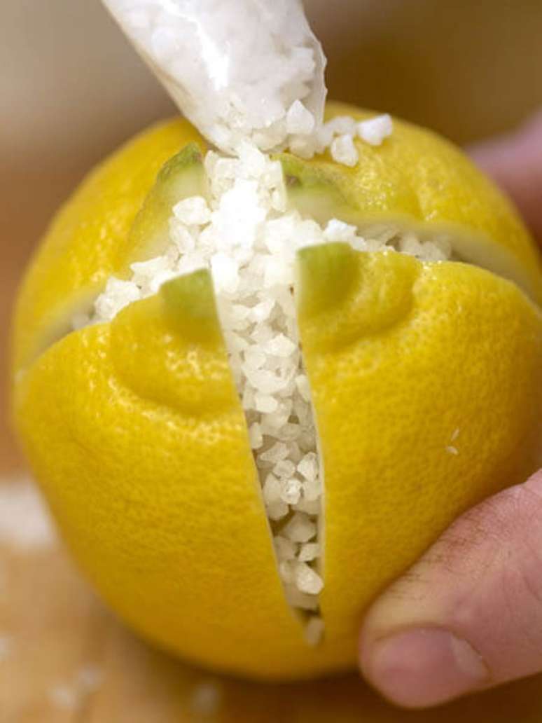 13. D&aacute; para usar o lim&atilde;o para deixar a casa cheirosa. Foto de Sempre Questione