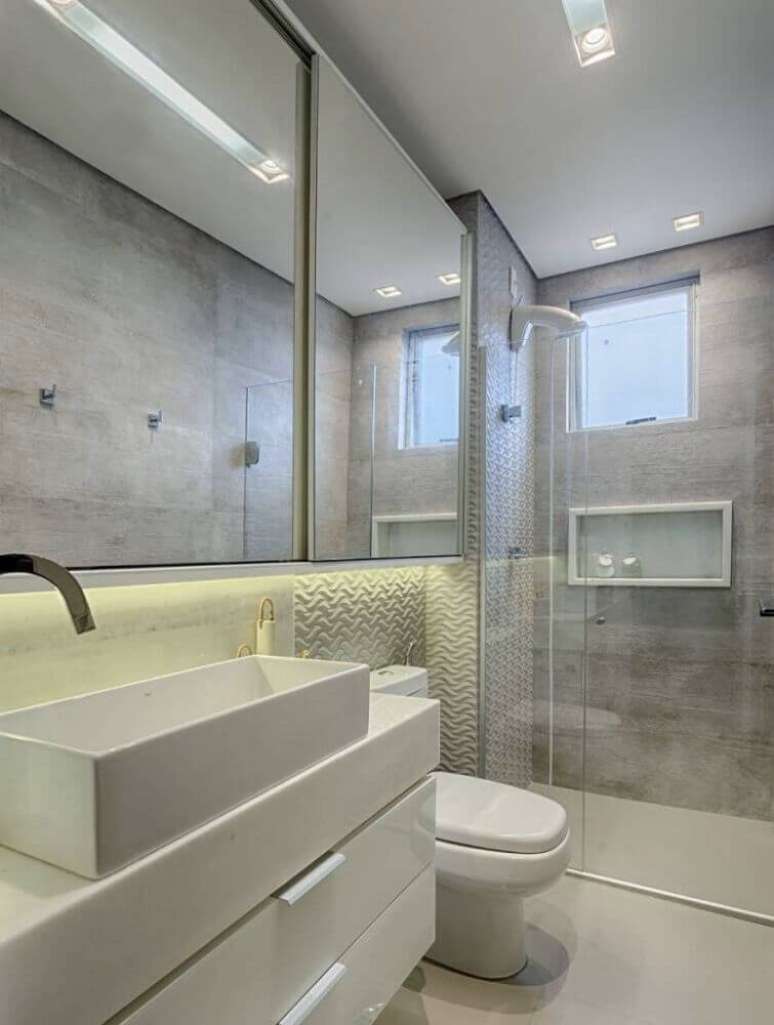 29. Tons de cinza s&atilde;o perfeitos para a decora&ccedil;&atilde;o de banheiro planejado moderno &ndash; Foto: Pinterest