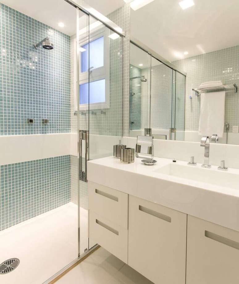 49. M&oacute;veis planejados para banheiro com decora&ccedil;&atilde;o simples &ndash; Foto: Marilia Veiga