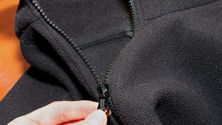 Casaco de poli&eacute;ster pode liberar um milh&atilde;o de fibras por lavagem