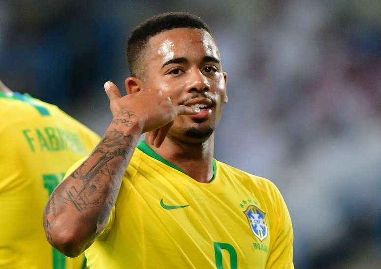 Gabriel Jesus comemora gol pelo Brasil
