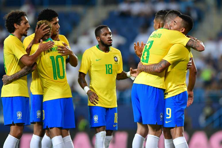 Seleção Brasileira comemora gol de Gabriel Jesus