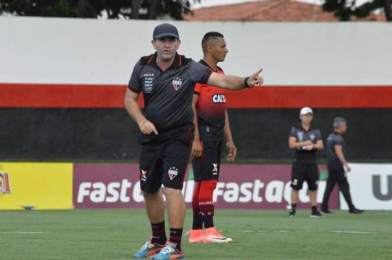 Claudio Tencati não é mais técnico do Atlético-GO