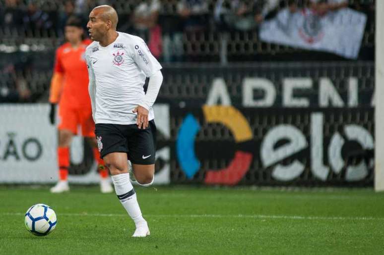 O atacante Emerson Sheik será titular do Timão no clássico com o Santos e falou sobre o momento delicado do clube no Brasileirão (Maurício Rummens/Fotoarena Agência Lancepress!)