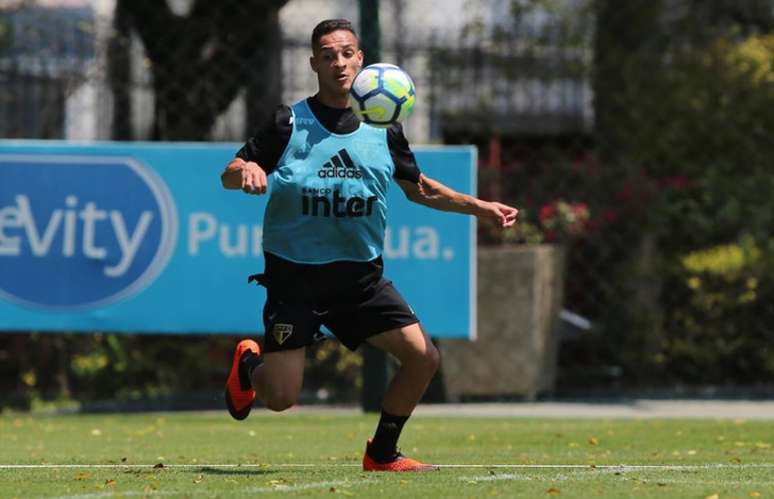 Antony foi promovido recentemente e ainda não jogou, mas está treinando bem - Rubens Chiri/saopaulofc.net